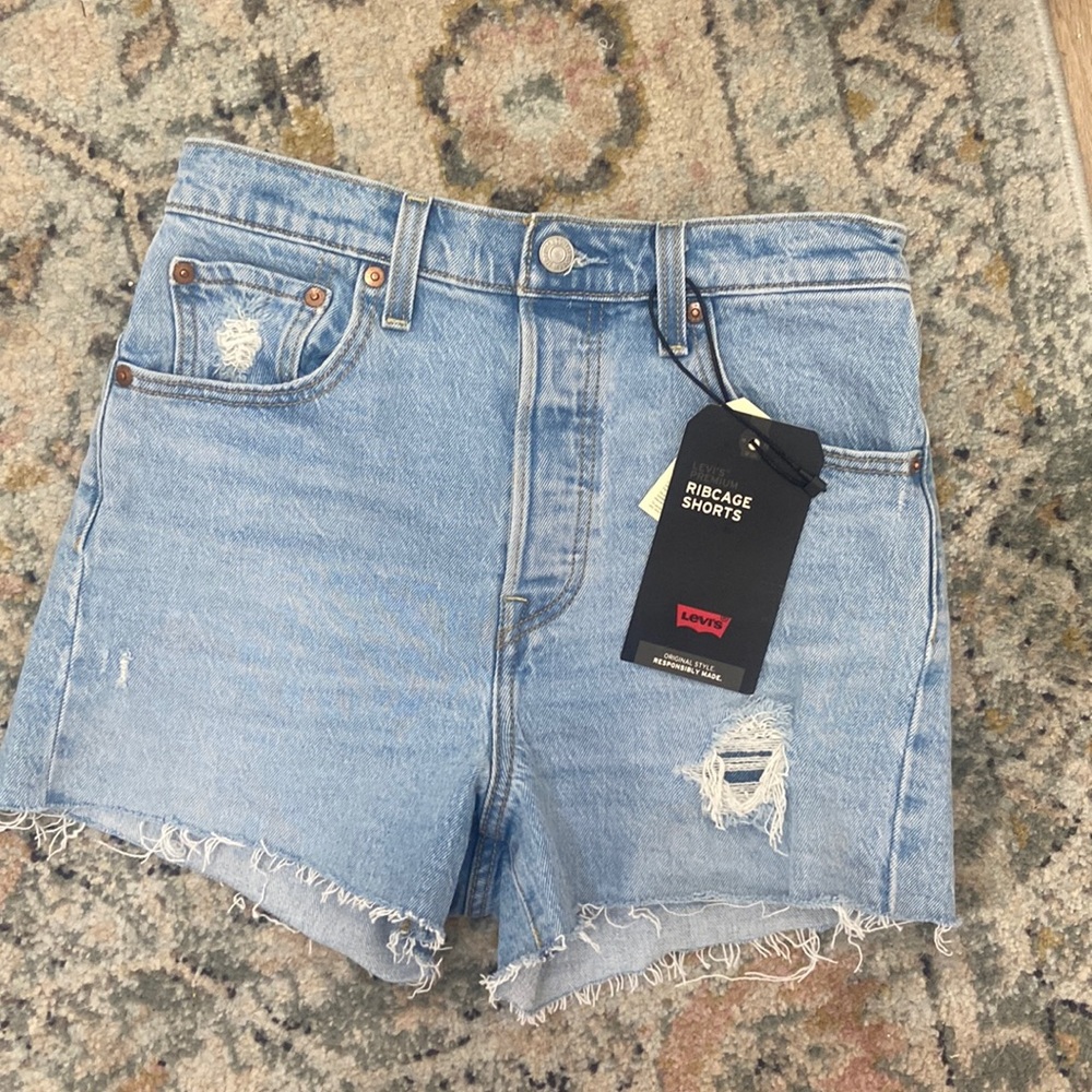 Levi’s Ribcage Shorts